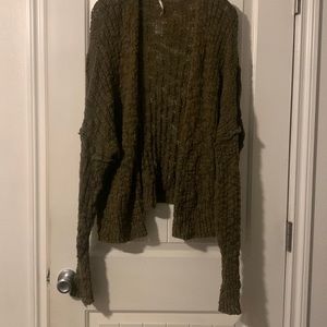 Free People green knit three button sweater - size Med oversized